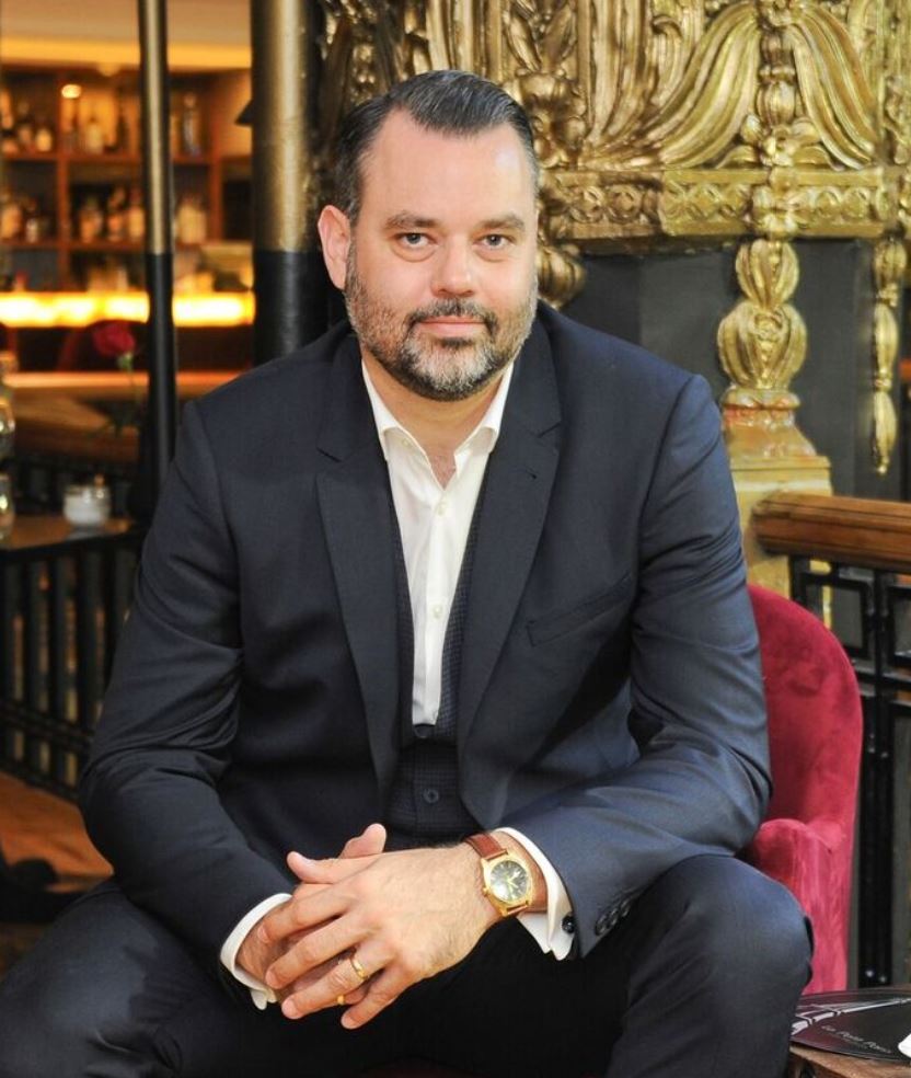 Portrait of Jean-Baptiste Rugiero, luxury real estate agent with The Agency in Los Angeles, specializing in high-end residential properties