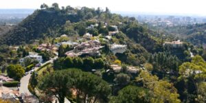 Aerial view of Beverly Hills luxury estates at dusk, representing the selective luxury real estate market in Los Angeles in 2026 and what separates properties that find buyers from those that don't.